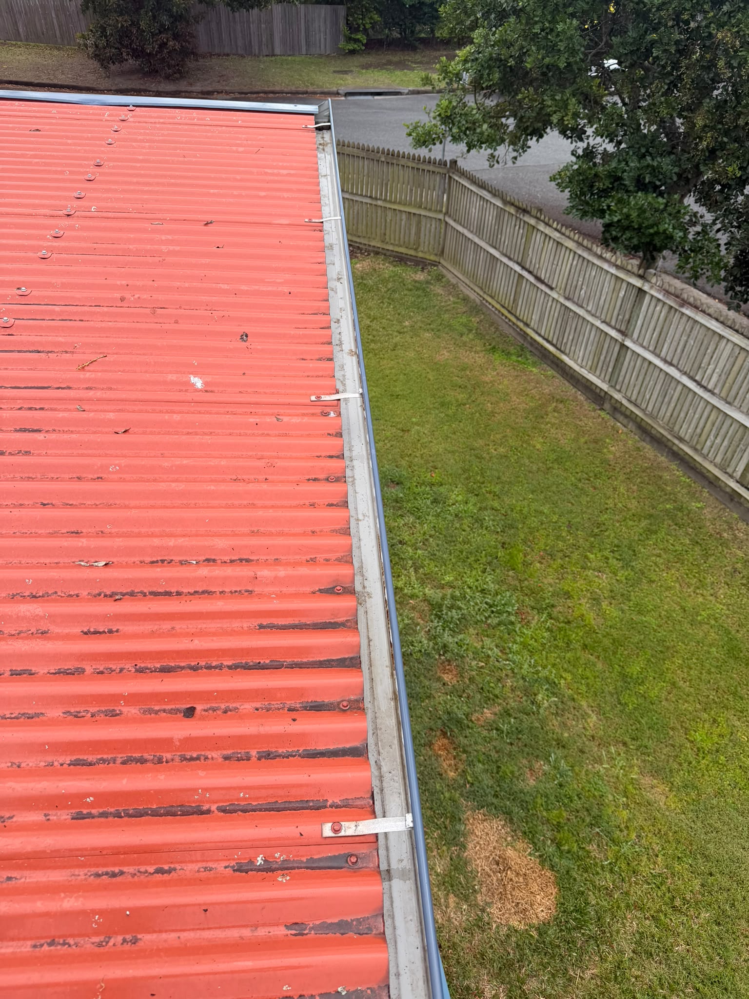After gutter cleaning - Full gutter clean with before and after photos